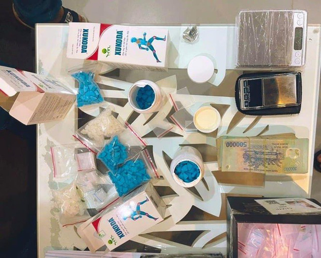 Cuộc sống sang chảnh ít người biết của hot girl 23 tuổi cầm đầu đường dây bán thuốc lắc ở Đà Nẵng-2