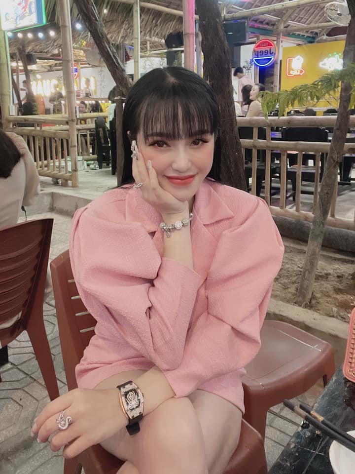 Cuộc sống sang chảnh ít người biết của hot girl 23 tuổi cầm đầu đường dây bán thuốc lắc ở Đà Nẵng-5