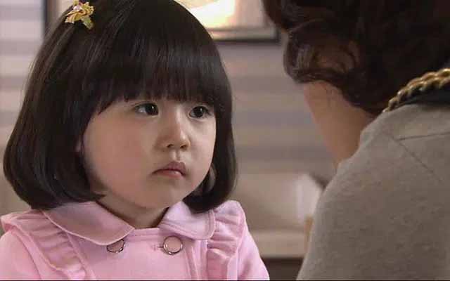 2 đứa trẻ mắc cùng 1 lỗi, hành động của 2 bà mẹ cho kết quả quá khác biệt: Thái độ của cha mẹ khi trẻ mắc lỗi sẽ quyết định tương lai của chúng-7