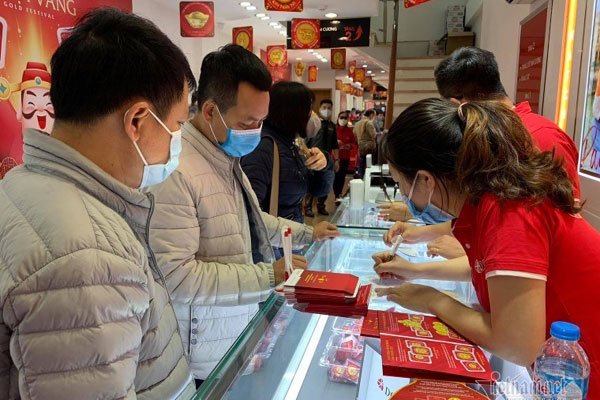 Giá vàng hôm nay 15/3: Sẽ còn giảm sâu, găm tiền chờ thời-2