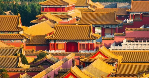 Chuyện ly kỳ ở Tử Cấm Thành: Cô gái vô diện chạy khắp ngõ ngách hoàng cung, mái tóc dài phủ kín đầu khiến 2 bảo vệ sợ hãi cực độ-1