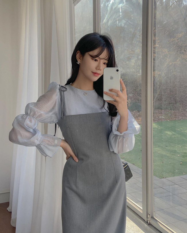 12 cách mặc váy hai dây + áo dài tay hợp mùa Xuân, chị em áp dụng đảm bảo trẻ đẹp mọi lúc mọi nơi-2