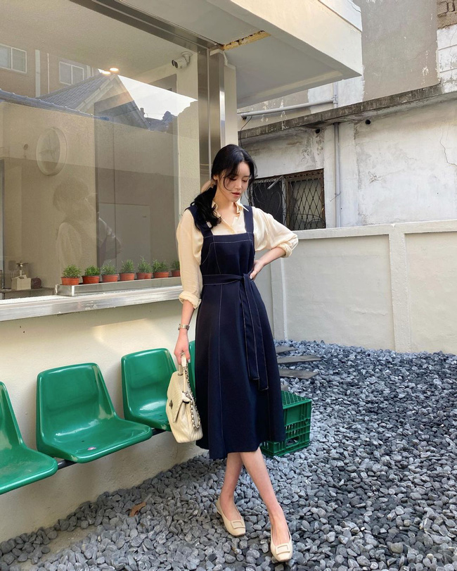 12 cách mặc váy hai dây + áo dài tay hợp mùa Xuân, chị em áp dụng đảm bảo trẻ đẹp mọi lúc mọi nơi-6