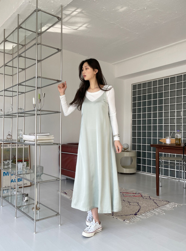 12 cách mặc váy hai dây + áo dài tay hợp mùa Xuân, chị em áp dụng đảm bảo trẻ đẹp mọi lúc mọi nơi-9