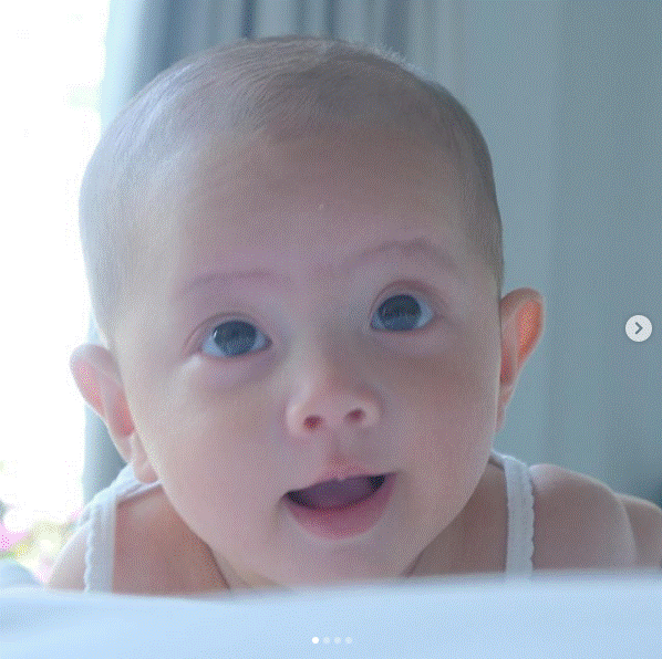 Chân dung tiểu công chúa nhà Hà Hồ mỗi lần lên sóng là chiếm hết spotlight của bố mẹ-1