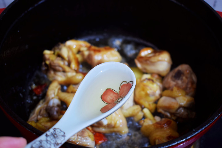 Gà hầm nấm đông cô, ớt xanh theo cách này, ngon không thể tả-7