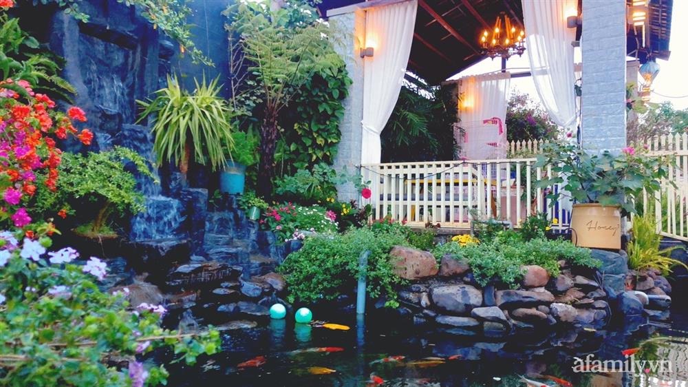 Bận rộn chăm sóc 3 con, bà mẹ đảm vẫn một tay thiết kế khu vườn đầy hoa đẹp như mơ ở Đắk Nông-2