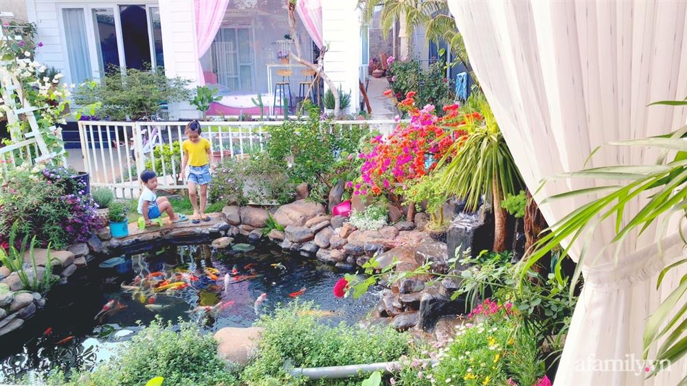 Bận rộn chăm sóc 3 con, bà mẹ đảm vẫn một tay thiết kế khu vườn đầy hoa đẹp như mơ ở Đắk Nông-3
