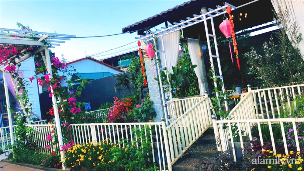 Bận rộn chăm sóc 3 con, bà mẹ đảm vẫn một tay thiết kế khu vườn đầy hoa đẹp như mơ ở Đắk Nông-7