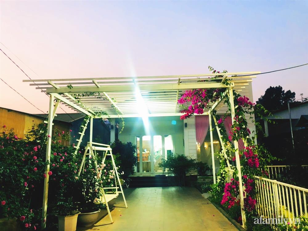 Bận rộn chăm sóc 3 con, bà mẹ đảm vẫn một tay thiết kế khu vườn đầy hoa đẹp như mơ ở Đắk Nông-9