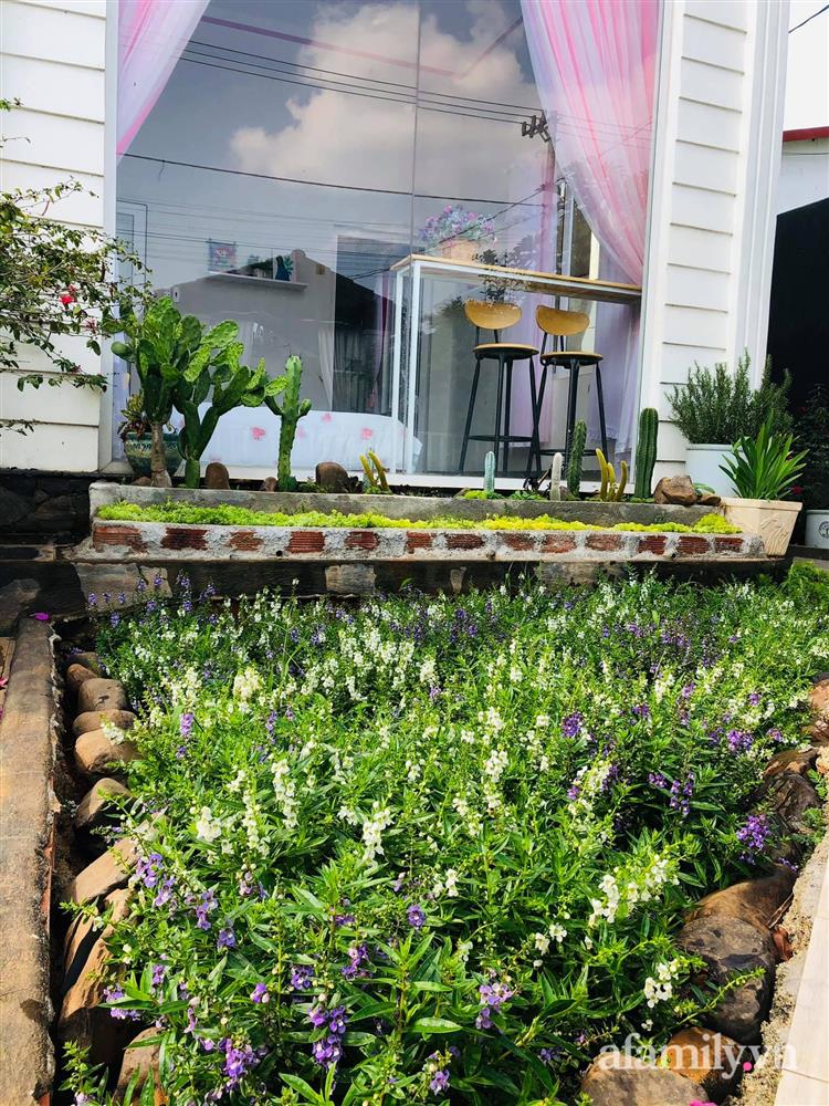 Bận rộn chăm sóc 3 con, bà mẹ đảm vẫn một tay thiết kế khu vườn đầy hoa đẹp như mơ ở Đắk Nông-12