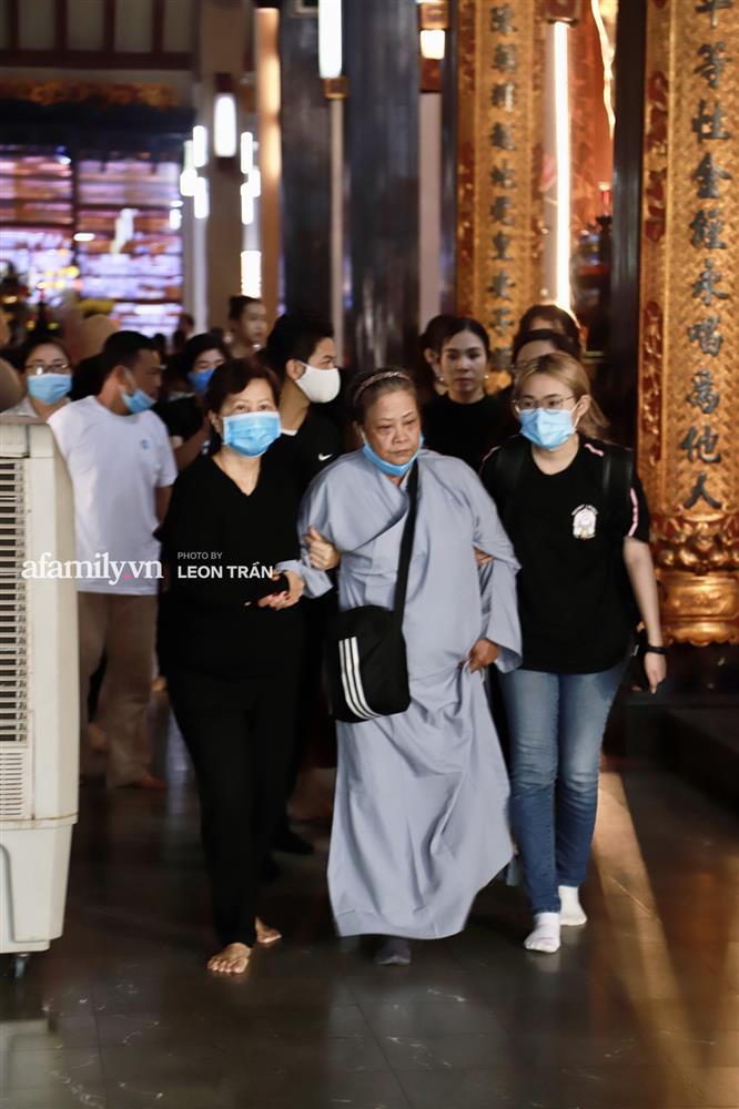 Lễ tưởng niệm và cầu siêu chuyên gia trang điểm Phan Minh Lộc: Mẹ Minh Lộc tiết lộ nguyên nhân khiến anh đột ngột ra đi-5