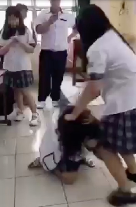 Vụ nữ sinh TP.HCM đánh nhau trong lớp: Tôi lo vì các em khác hờ hững-1