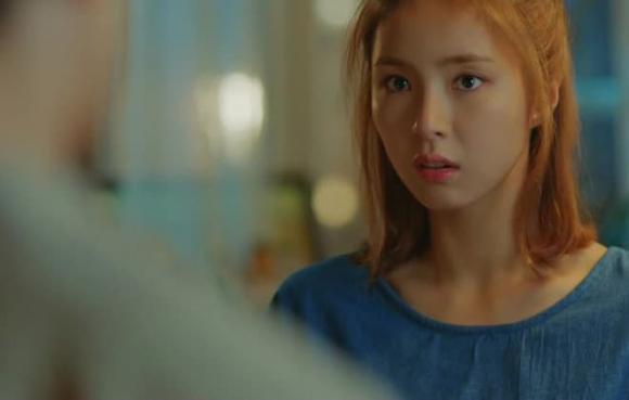 Về nhà bạn gái chơi, tôi đứng hình không nói thành lời khi một đứa trẻ chạy ra ôm chặt cô ấy và ríu rít gọi mẹ-1