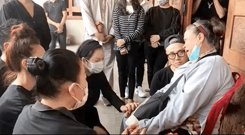 Lý Nhã Kỳ bật khóc nức nở khi mẹ của phù thuỷ trang điểm Minh Lộc nhận ra mình, chủ động xin chu cấp từ nay về sau-5