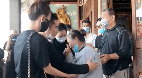 Lý Nhã Kỳ bật khóc nức nở khi mẹ của phù thuỷ trang điểm Minh Lộc nhận ra mình, chủ động xin chu cấp từ nay về sau-6