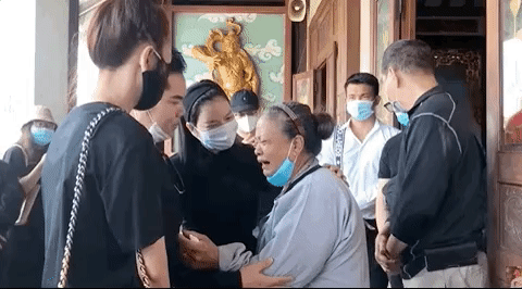 Lý Nhã Kỳ bật khóc nức nở khi mẹ của phù thuỷ trang điểm Minh Lộc nhận ra mình, chủ động xin chu cấp từ nay về sau-7