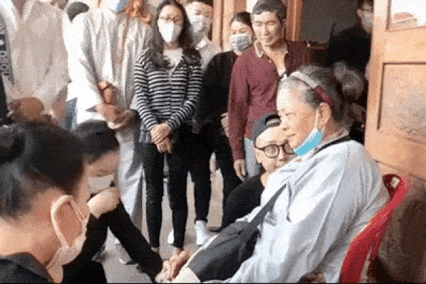 Xót xa cuộc sống phù thuỷ make up Minh Lộc trước khi qua đời: Ở nhà thuê với mẹ, không mua nhà vì lời hứa của Lý Nhã Kỳ-5