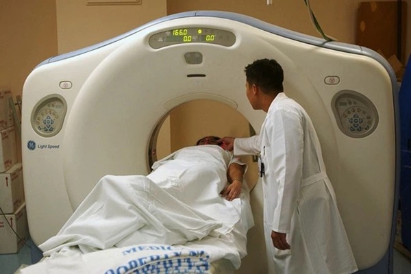 Thiếu niên 15 tuổi bị sưng tấy ở cổ, đến bệnh viện được chẩn đoán ung thư vòm họng, đừng bỏ qua 6 dấu hiệu bệnh ở giai đoạn đầu-1