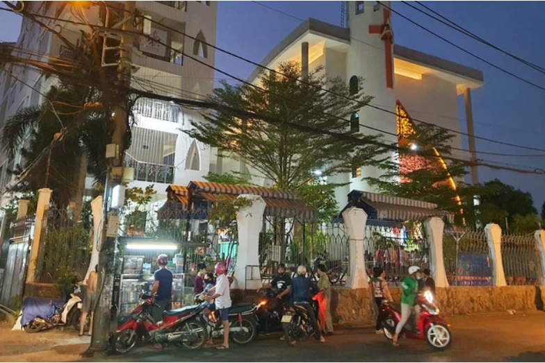 TP.HCM: Một thiếu niên 15 tuổi tử vong khi rơi từ trên lầu xuống đất-1