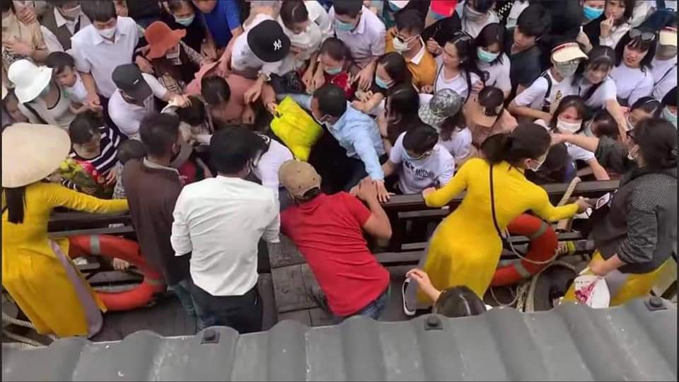 Biển người tại chùa Tam Chúc trong ngày cuối tuần-2