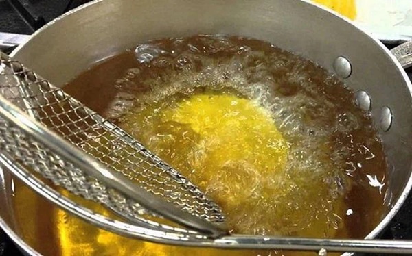Những sai lầm chết người khi dùng dầu ăn mà hầu hết người Việt đều phạm phải, vô tình biến món ăn thành chất độc-3
