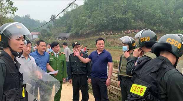 Giết bé gái 5 tuổi rồi cố thủ trong nhà-3