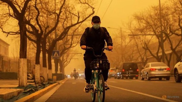 Cuồng phong mạnh nhất thập kỷ đổ bộ, cả Bắc Kinh chìm trong màu nâu nhạt-2