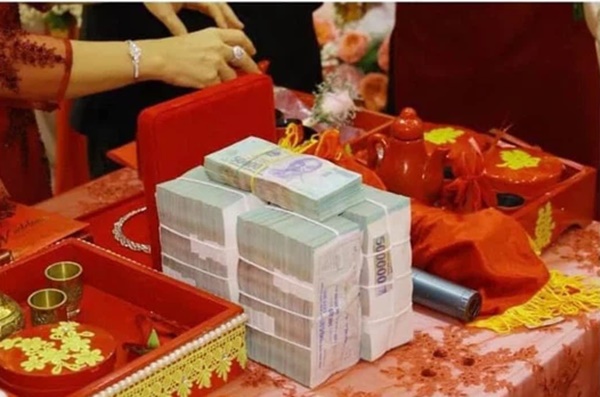 Đám cưới khủng ở An Giang: Hơn 2 tỷ quà cưới, của hồi môn gồm tiền, vàng, ngoại tệ, kim cương chất đầy bàn khiến MXH xỉu lên xỉu xuống-4