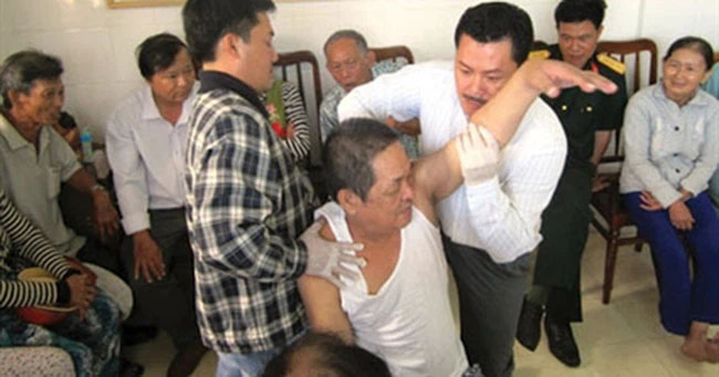 Một bệnh nhi từng được Võ Hoàng Yên chữa điếc đến giờ vẫn ám ảnh, nhìn thấy thần y trên mạng là khóc thét-3