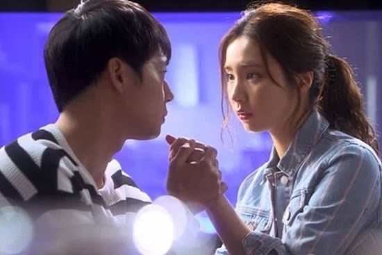 Ly dị được một tuần, tôi về nhà dọn đồ và phát hiện ra cuốn sổ tiết kiệm, biết được sự thật mà tôi chết sững