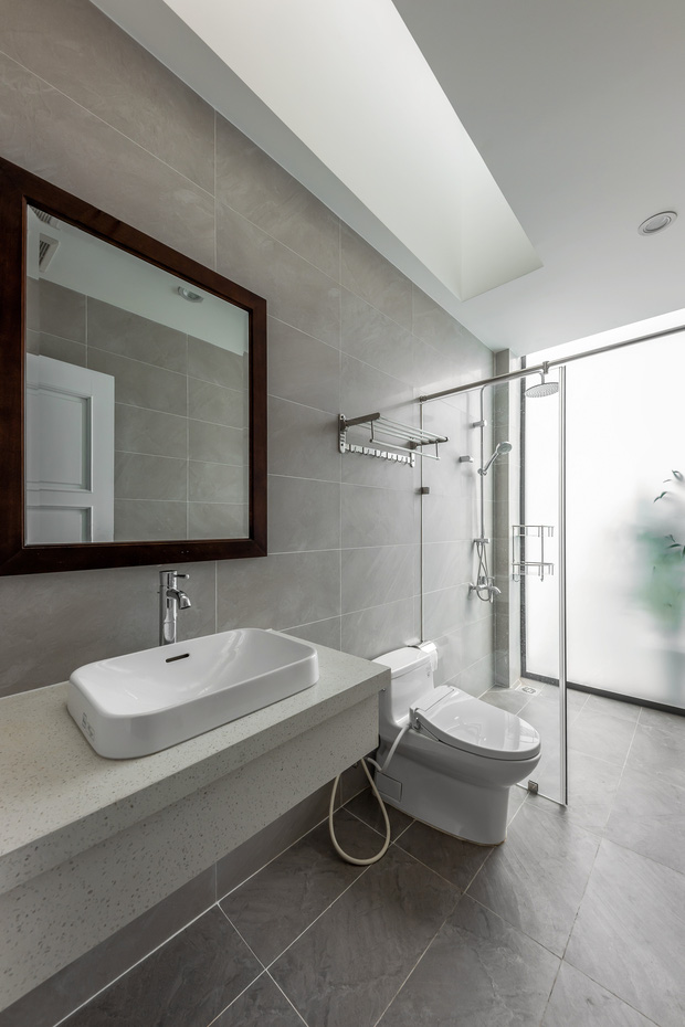 Giá đất đắt đỏ, gia đình đông thế hệ ở Sài Gòn quyết xây nhà phố có một không hai, 18 giờ tối vẫn chưa phải bật điện-13