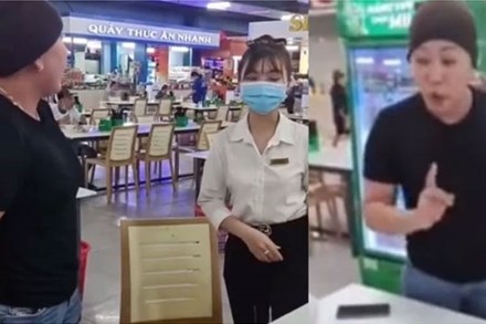 Xôn xao clip người phụ nữ gắt gỏng khi nhân viên không chịu lấy đĩa rau cách tay mình nửa mét: 