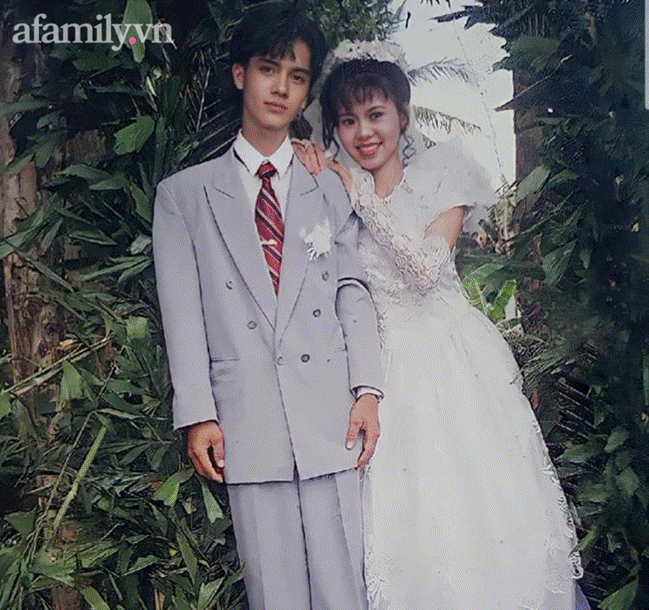 Chú rể 24 năm trước đẹp trai như tài tử nhận 5,8 triệu lượt xem: Đi bán rau ở chợ, cô gái trẻ lọt mắt xanh rồi thành công cưới anh chồng đẹp nhất xóm-4