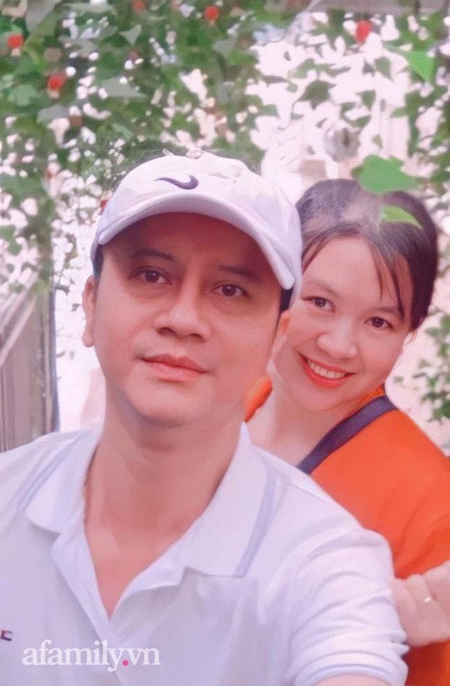 Chú rể 24 năm trước đẹp trai như tài tử nhận 5,8 triệu lượt xem: Đi bán rau ở chợ, cô gái trẻ lọt mắt xanh rồi thành công cưới anh chồng đẹp nhất xóm-5