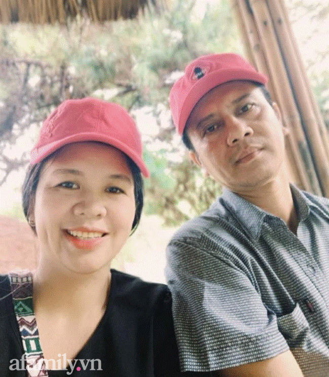 Chú rể 24 năm trước đẹp trai như tài tử nhận 5,8 triệu lượt xem: Đi bán rau ở chợ, cô gái trẻ lọt mắt xanh rồi thành công cưới anh chồng đẹp nhất xóm-6