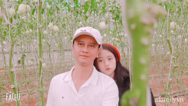 Chú rể 24 năm trước đẹp trai như tài tử nhận 5,8 triệu lượt xem: Đi bán rau ở chợ, cô gái trẻ lọt mắt xanh rồi thành công cưới anh chồng đẹp nhất xóm-7