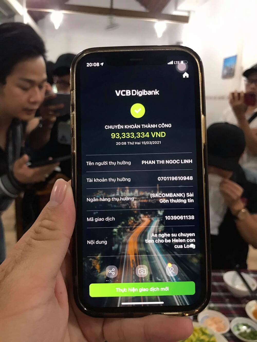 Linh Lan đã nhận được tiền ủng hộ trong đêm nhạc tưởng nhớ Vân Quang Long, nhờ chuyển một phần cho bố mẹ chồng-1