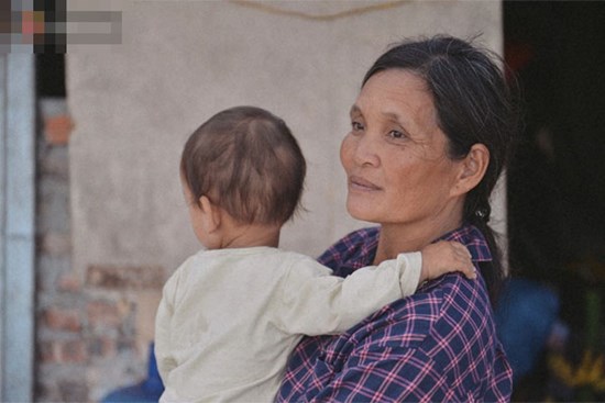 Người mẹ sinh 14 đứa con ở Hà Nội, 3 đứa vướng vào lao lý: “Cuộc đời này tôi chưa thấy ai khổ như mình”