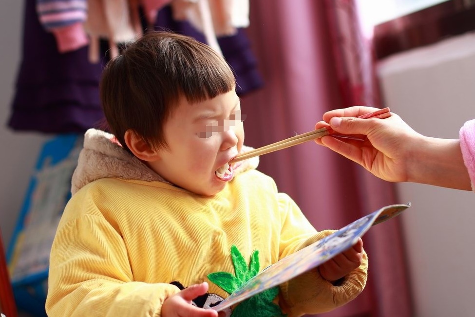 Bố mẹ thiếu kiến thức mà cho con ăn theo cách này sẽ cực kỳ độc hại, phá hủy lá lách và dạ dày của trẻ trong tương lai!-4