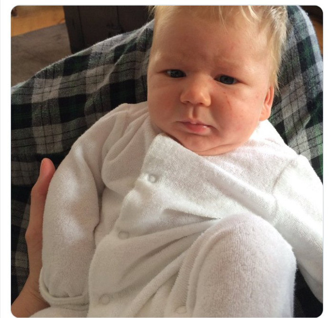 Chùm ảnh: Những em bé sơ sinh có khuôn mặt ông cụ non” khiến cha mẹ được một phen hết hồn nhưng lại gây bão mạng-15