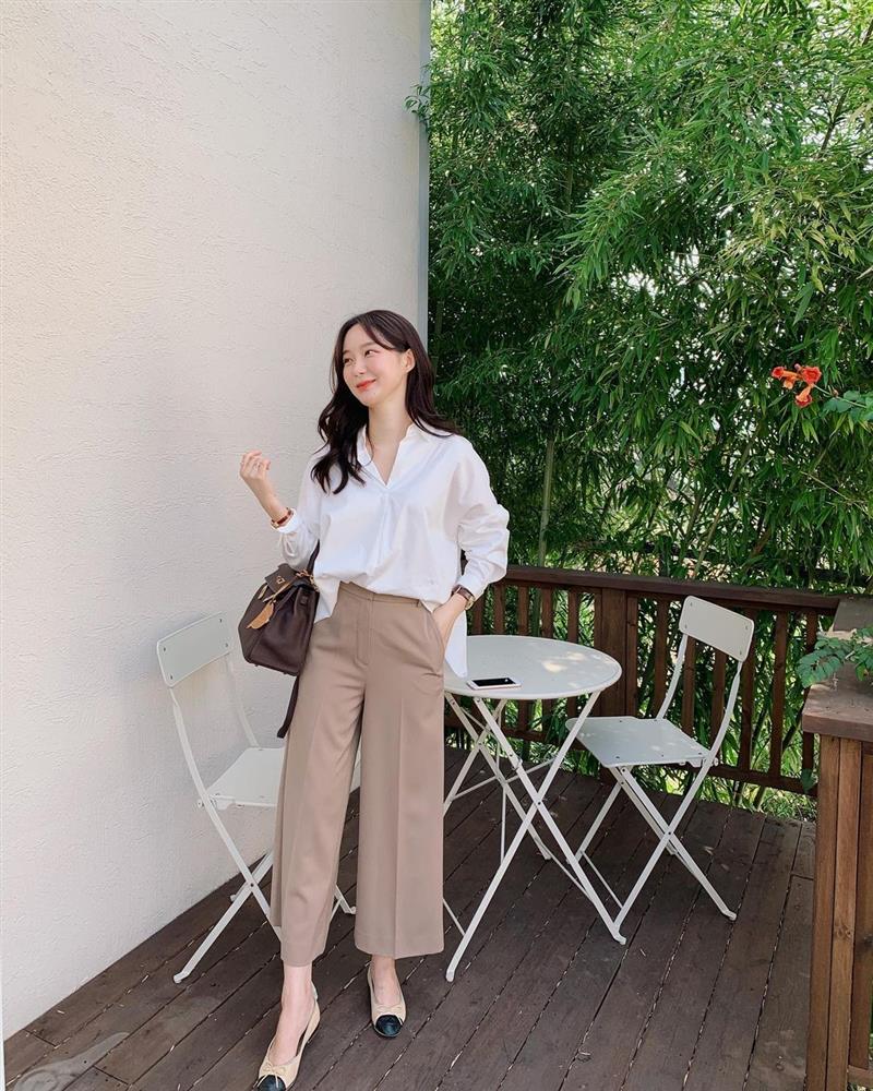 Áo sơ mi trắng tưởng nhạt thếch nhưng khi dân sành điệu mix với 5 items này, outfit sẽ sang xịn mịn hết chỗ chê-6