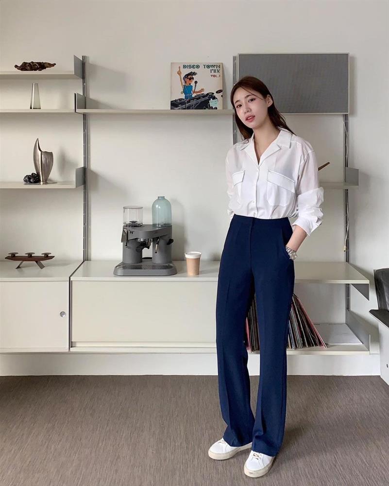 Áo sơ mi trắng tưởng nhạt thếch nhưng khi dân sành điệu mix với 5 items này, outfit sẽ sang xịn mịn hết chỗ chê-8