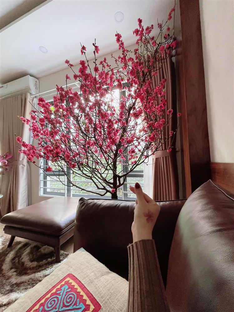 Không gian sống bạc tỷ của MC Chúng tôi là chiến sĩ: Tiện nghi và ngập tràn hoa lá, nhưng chính chủ lại tiết lộ... phần lớn là nợ ngân hàng!-8