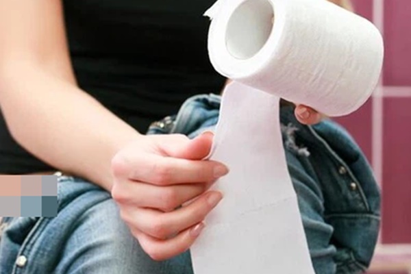 Sử dụng giấy sau khi đi vệ sinh: Việc đơn giản nhưng nhiều chị em vẫn làm sai, có thể dễ dàng mắc bệnh phụ khoa-1