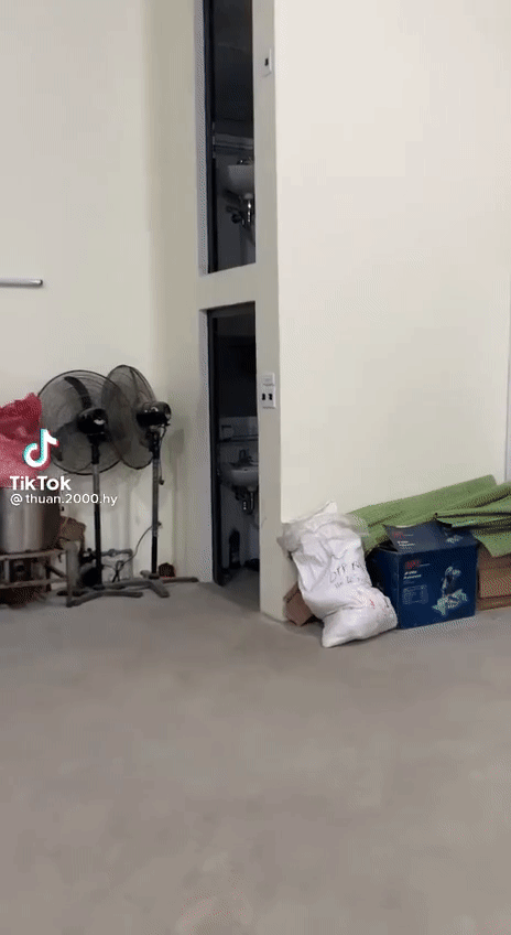 Kiếm được căn phòng nhỏ có hẳn 2 WC, nhưng thiết kế dị tới nỗi người thuê khóc thét, dân tình thì cười nắc nẻ: Đang làm dở hết tiền!-3