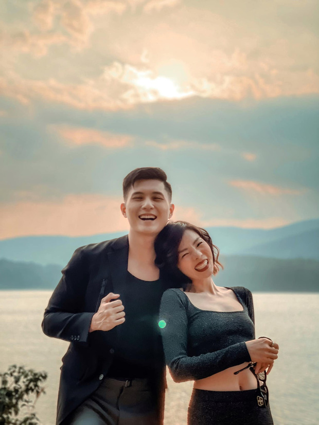 Lệ Quyên nắm chặt tay Lâm Bảo Châu, check in trong siêu xe 6 tỷ đồng giữa lúc bị réo tên vào drama với Hà Hồ!-3