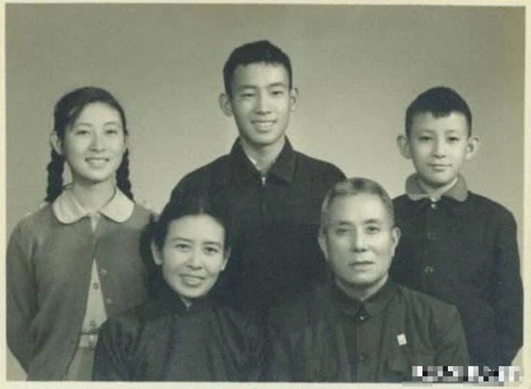 Con gái vừa mất, chồng sa vào lưới tình của học trò kém nhiều tuổi, quả báo đến nhanh dành cho kẻ phản bội sau khi nhận đòn hiểm từ cô vợ ngỡ hiền lành-5