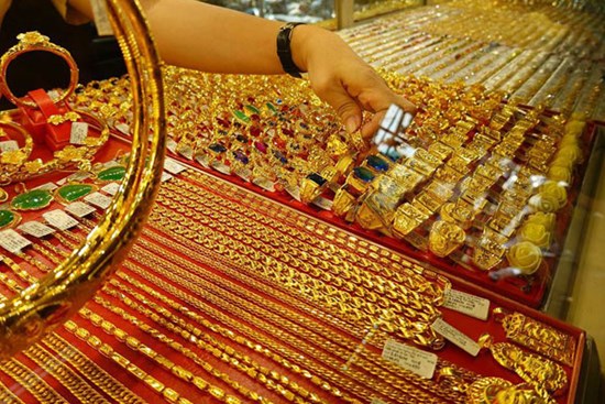 Giá vàng hôm nay 17/3: Chờ tín hiệu mới, rập rình tăng giá