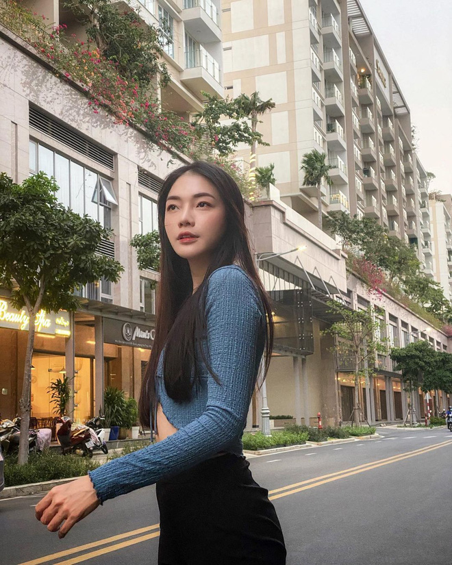 Hoa khôi tiếp viên hàng không bước vào đại hội sexy với vòng 1 căng đầy lấp ló-3